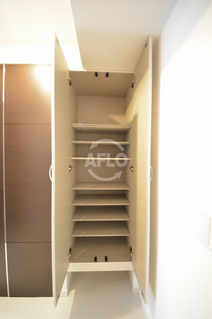 玄関　GALLERY谷町（ギャラリー谷町）　下駄箱