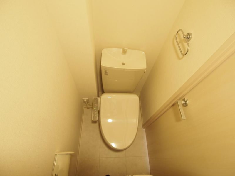 トイレ　ウォシュレット付のトイレです。