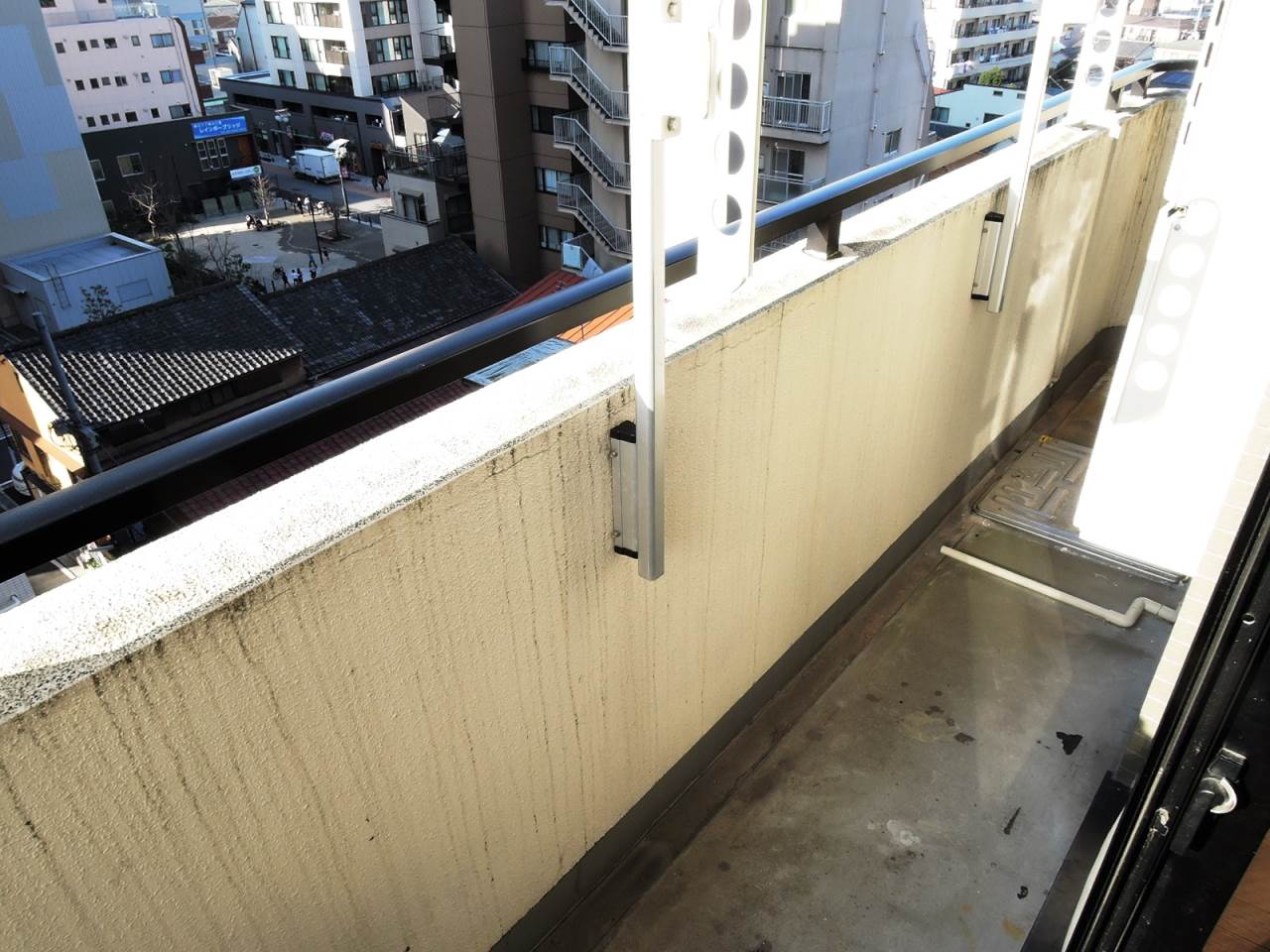 バルコニー　明るいバルコニー