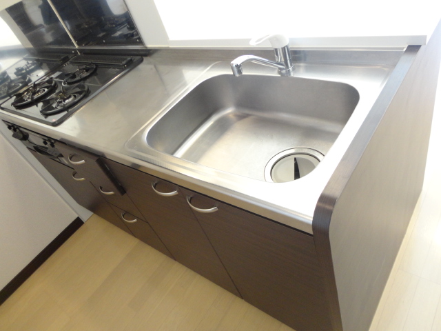 キッチン　ガスコンロ３口＆グリル付