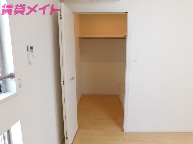 収納　同物件別室反転タイプ画像