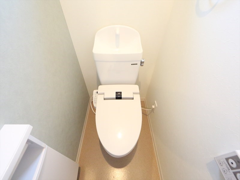 トイレ　温水洗浄暖房便座付トイレ