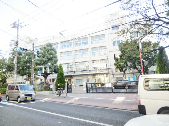 中学校　練馬区立大泉中学校（中学校）まで856m