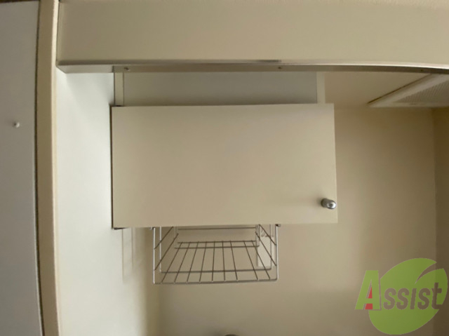 その他設備　キッチンの上にもしっかり収納がありました！嬉しい。