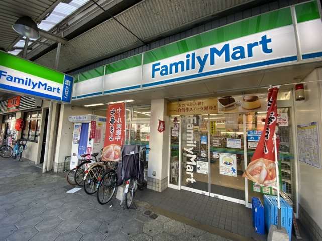 コンビニ　ファミリーマート（コンビニ）まで373m