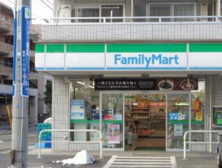 コンビニ　ファミリーマート湊二丁目店（コンビニ）まで89m
