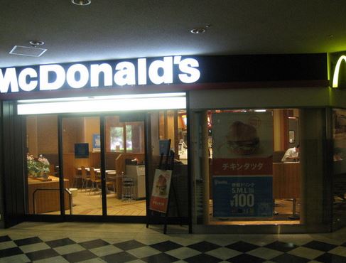 飲食店　マクドナルド聖路加タワー店（飲食店）まで363m