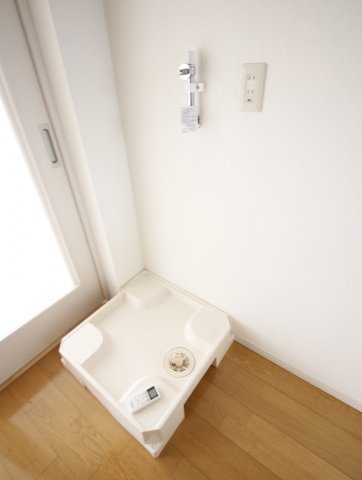 洗面設備　室内洗濯機置き場です