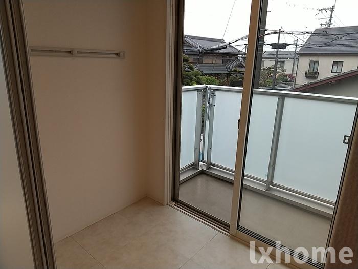 その他部屋・スペース　落ち着いた色調の寝室です