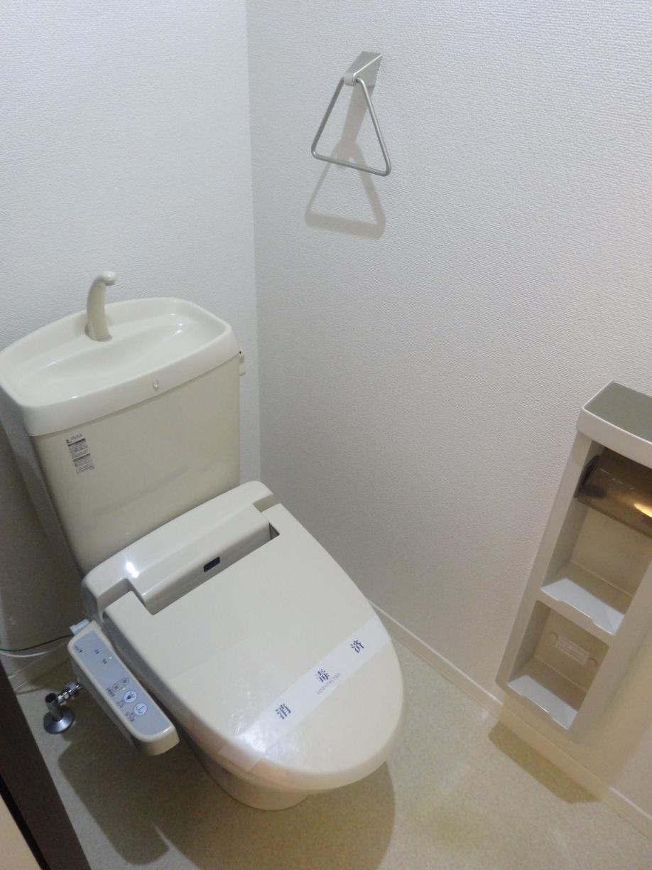 トイレ　温水洗浄暖房便座付トイレ（同タイプ）