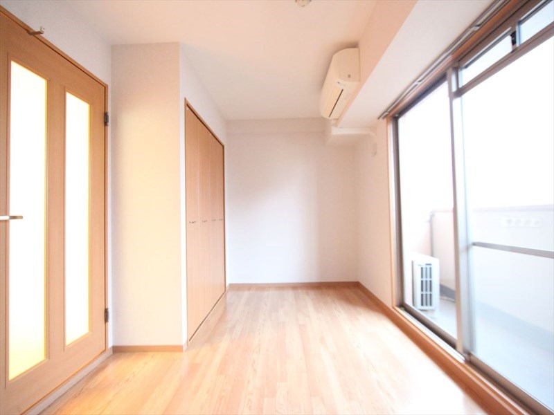 その他部屋・スペース　洋室6.4帖　クローゼット付　エアコン完備　バルコニー