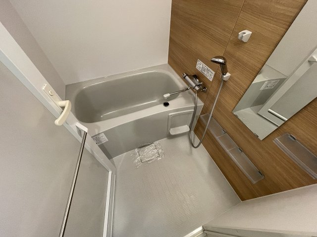 バス・シャワールーム　落ち着いた空間のお風呂です