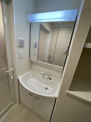 洗面設備　使いやすい洗面所です