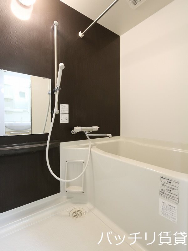 バス・シャワールーム　別号室タイプの為、現状を優先致します。