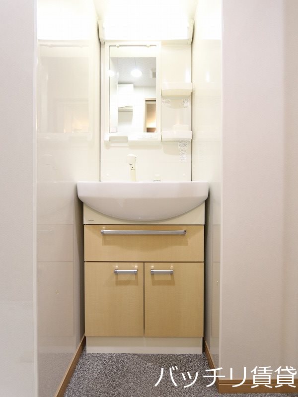 洗面設備　別号室タイプの為、現状を優先致します。