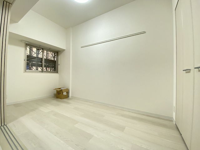 その他部屋・スペース　開放的な寝室です