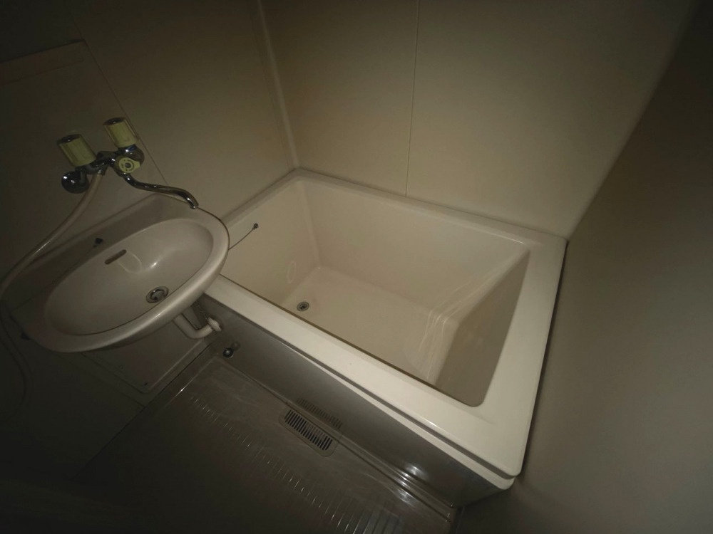 バス・シャワールーム　バストイレセパレートタイプのシンプルな浴室です！