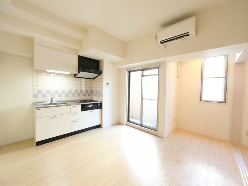 居室・リビング　ＬＤＫ10.3帖　洋室5.6帖とつなげても仕切っても使えます