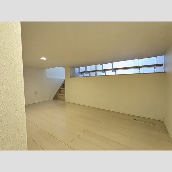 その他部屋・スペース　寝室にいかがでしょうか。床下です。