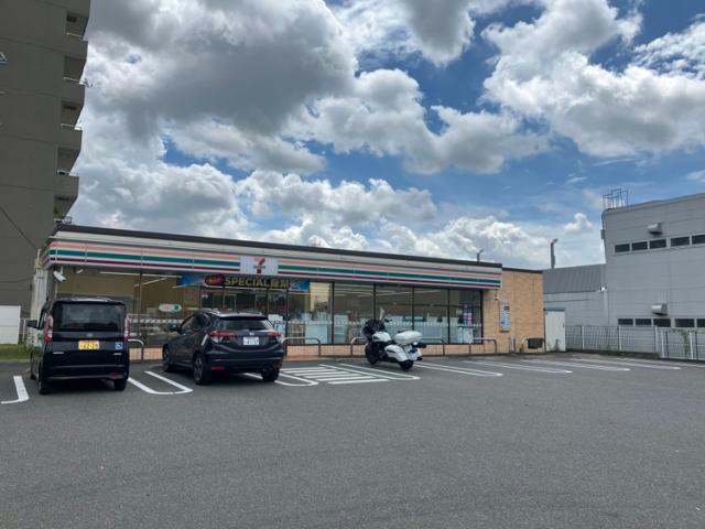 コンビニ　セブンイレブン名古屋新川町2丁目店（コンビニ）まで338m