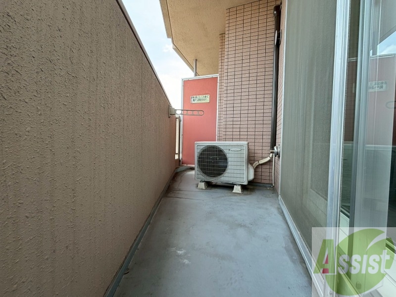 バルコニー　バルコニーです。洗濯物を干したり一息ついたりできますね！