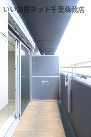 バルコニー　バルコニー付きのしっかり光が取り込める洋室です！