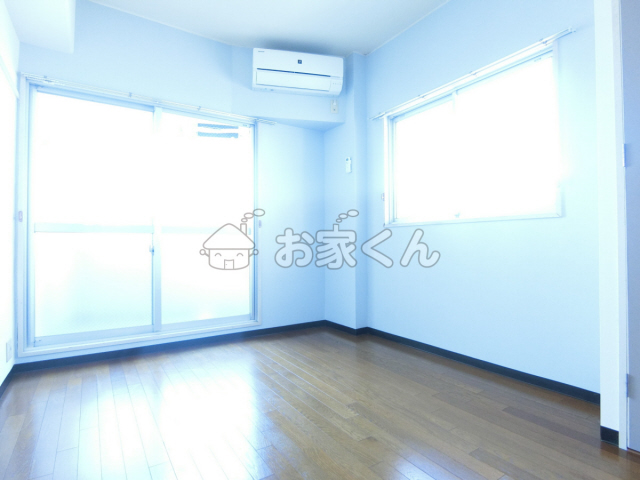 居室・リビング　室内