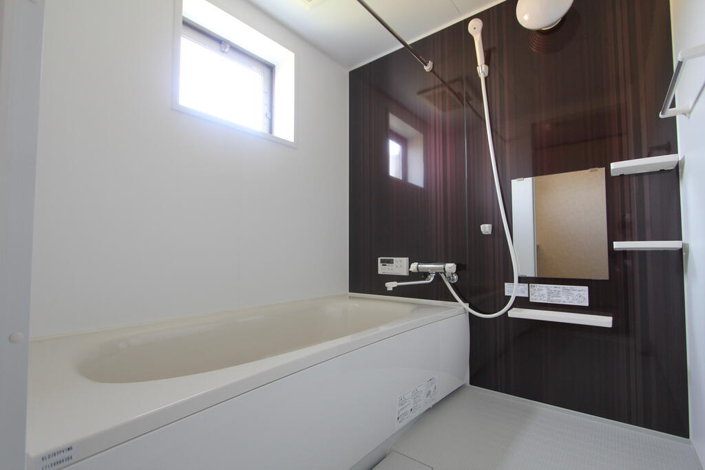 バス・シャワールーム　☆同間取り反転タイプ参考画像です