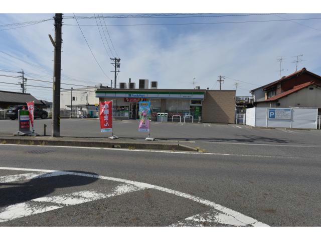 コンビニ　ファミリーマート瀬戸東十三塚町店（コンビニ）まで423m