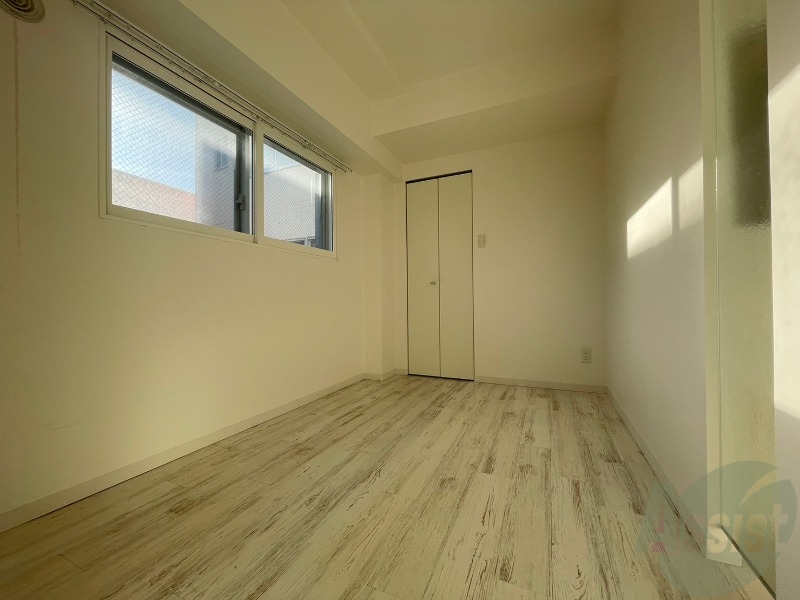 その他部屋・スペース　寝室はこちらです。光が差し込む、温かみのあるお部屋です。