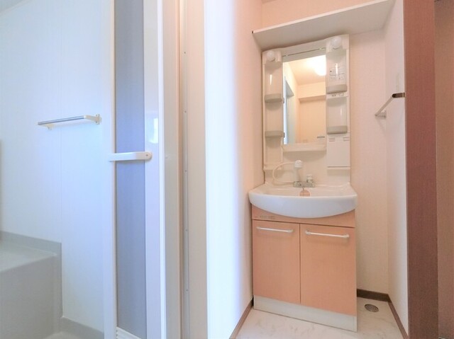 洗面設備　【洗面室】独立洗面台です♪