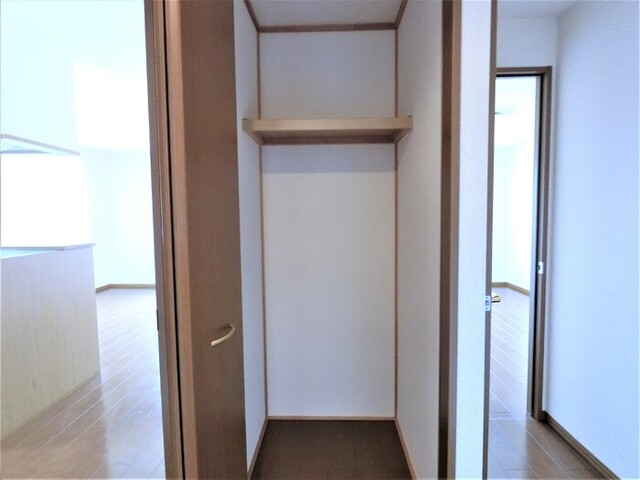 収納　【廊下物入】廊下にも物入があるのでとても便利ですよ♪