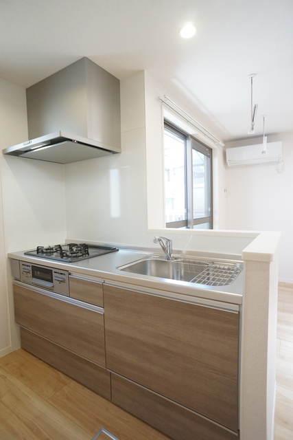 キッチン　お料理好きにはオススメ３口コンロのシステムキッチン設置済♪