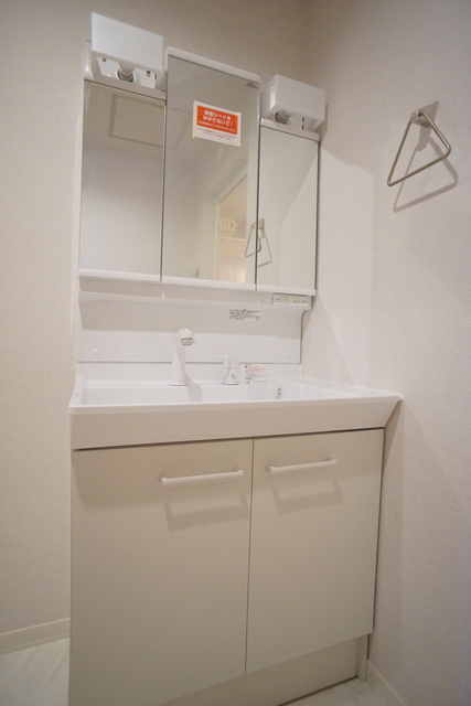 洗面設備　洗面台は洗髪洗面化粧台タイプ！おでかけ準備もラクラク☆