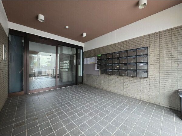 エントランス　初期費用分割可★ご希望の場所まで無料送迎サービス付♪