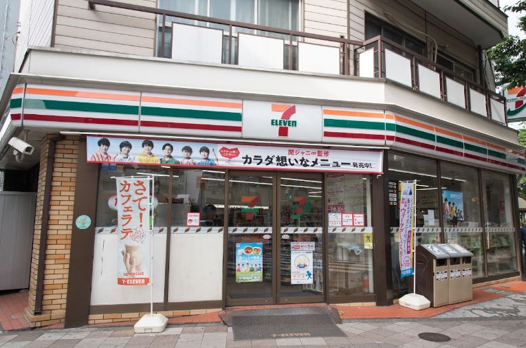 コンビニ　セブンイレブン西日暮里六丁目店（コンビニ）まで240m