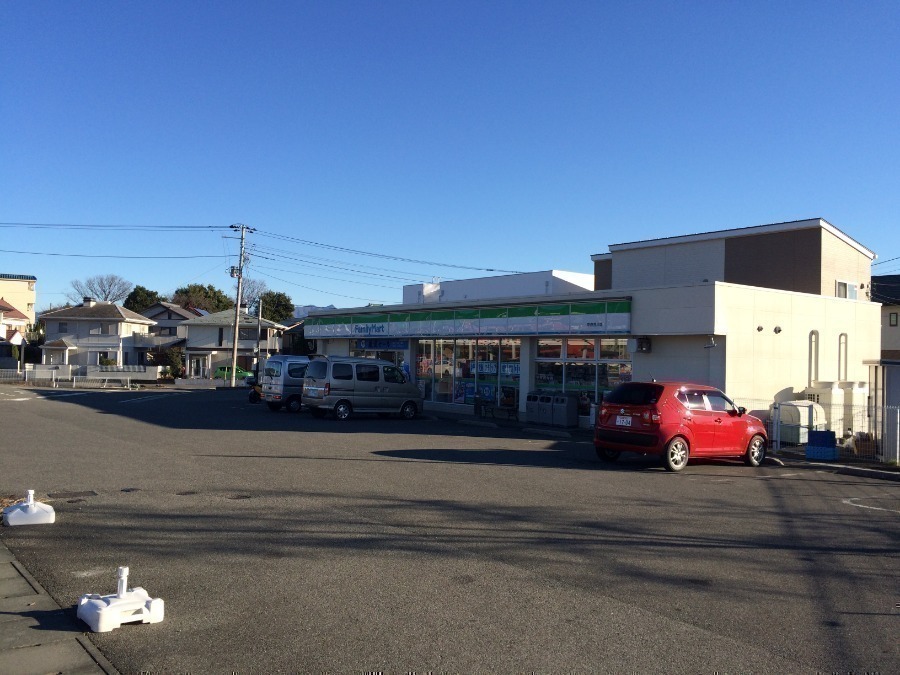 コンビニ　ファミリーマート甲府荒川店（コンビニ）まで201m