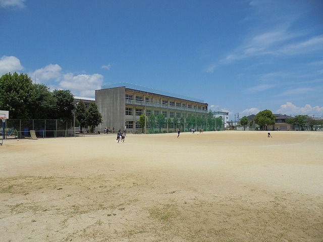 小学校　朝倉第二小学校（小学校）まで1070m