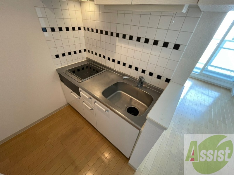 キッチン　シンプルなキッチンです。一人暮らしにはちょうどいいサイズ