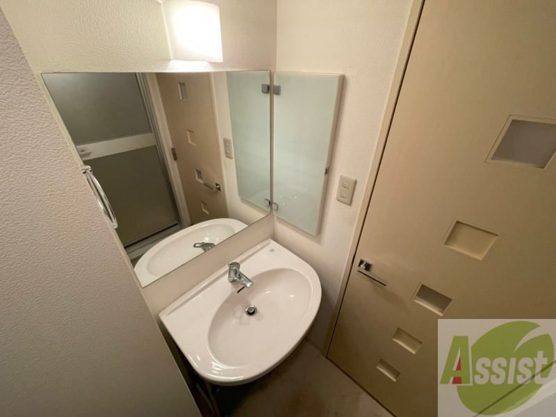 洗面設備　洗面台。身支度にはかかせないですよね～。