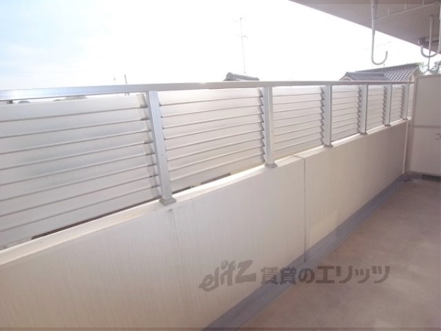 バルコニー　広々したリビングです。