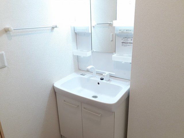 洗面設備　コンパクトで使いやすい洗面所