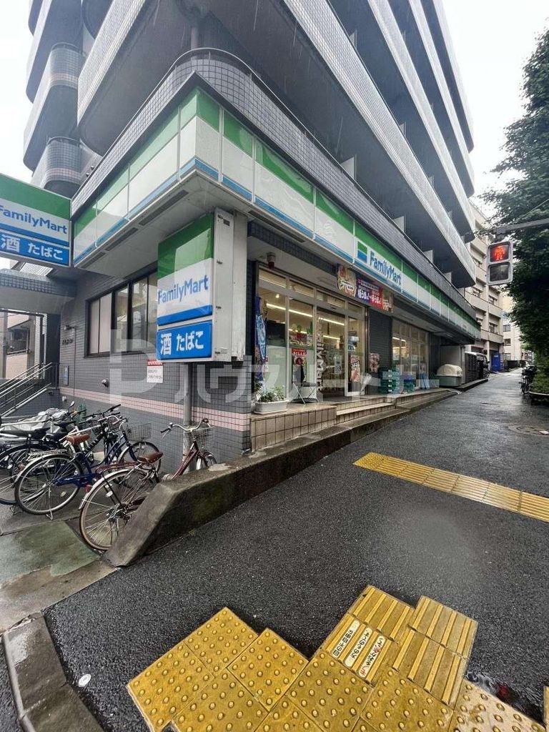 コンビニ　ファミリーマート金井窪山手通り店（コンビニ）まで190m
