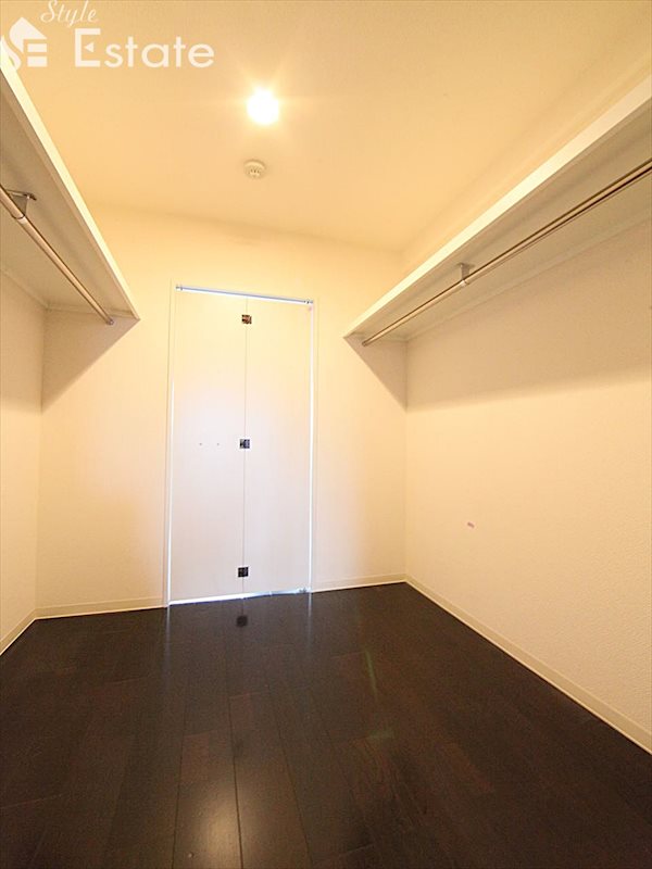 収納　ウォークスルークローゼット