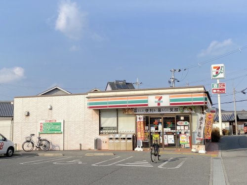 コンビニ　セブンイレブン 熊取大久保店（コンビニ）まで526m