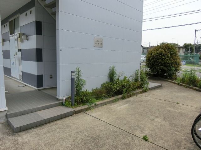 その他共有部分　エントランス周りキレイです