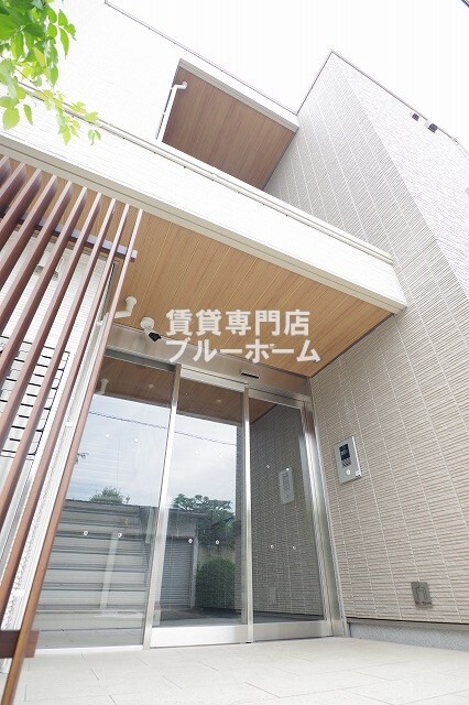 建物外観　重量鉄骨3階建て！