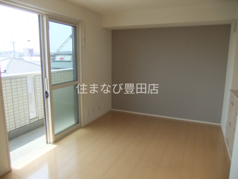 居室・リビング　同型別部屋写真