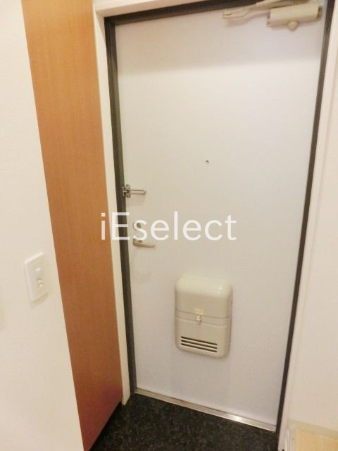 玄関　玄関にはシューズボックスあります。