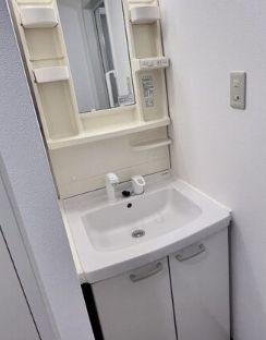 洗面設備　使いやすい独立洗面台です